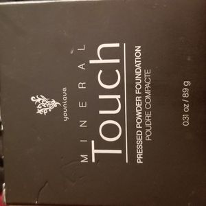 BNIB Mineral touch foundation